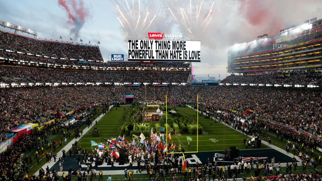 Super Bowl: les Seahawks triomphent des Patriots, Bad Bunny appelle les Américains à l'unité