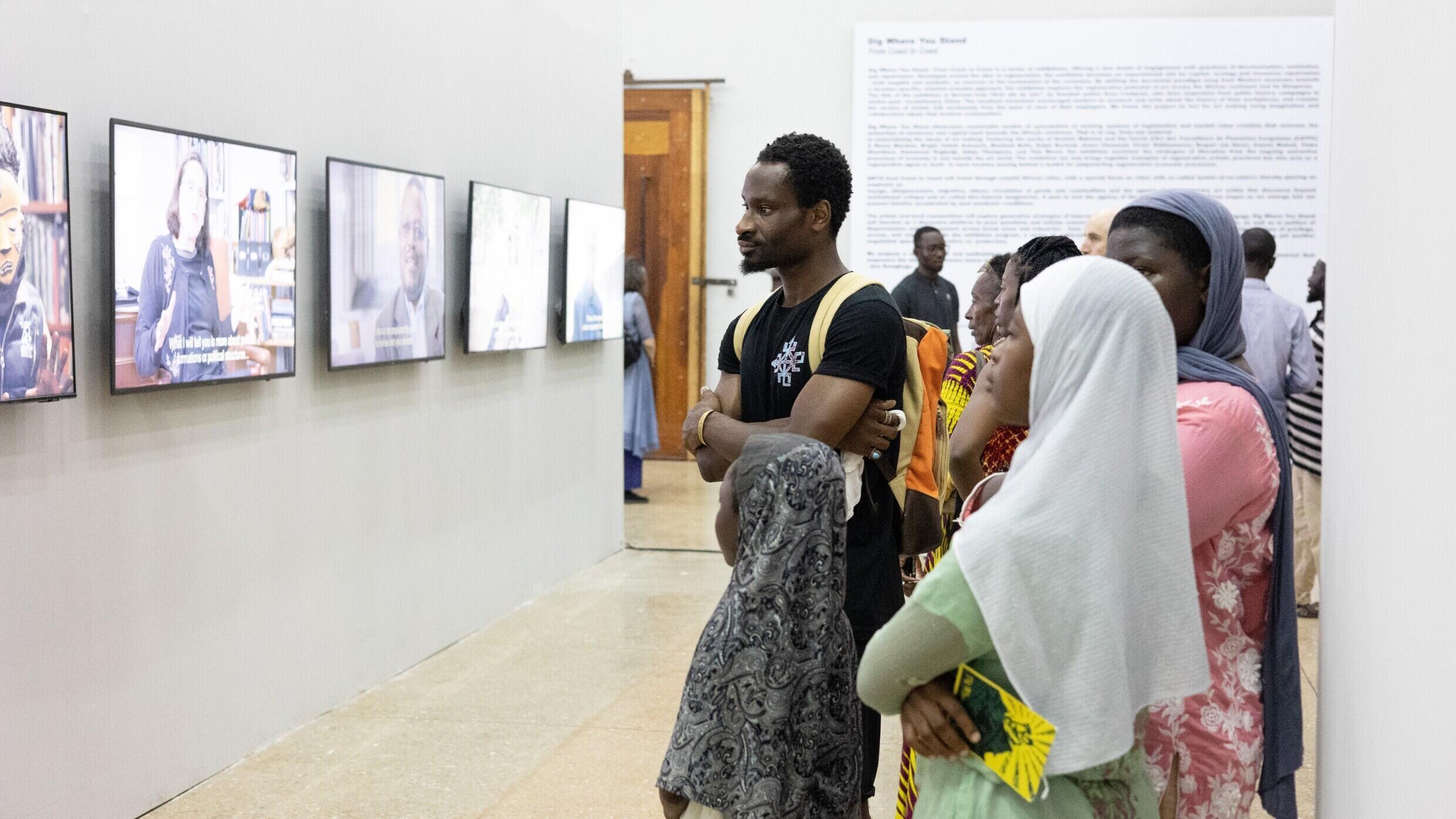 Lors de la journée d’ouverture de « Dig Where You Stand », l’exposition itinérante sur le continent africain de l’African Artists’ Foundation (AAF).