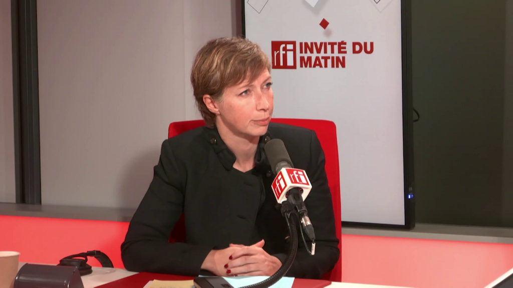 Anne-Claire Legendre, porte-parole du ministère de l'Europe et des Affaires étrangères, dans le studio de RFI, le 8 décembre 2023.