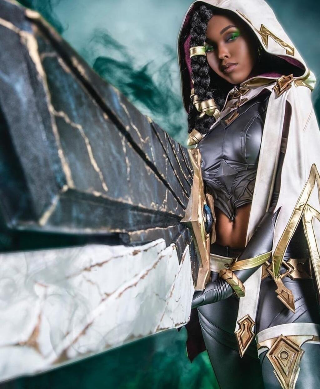 Senna (League of Legends) Cosplayer- @cutiepiesensei