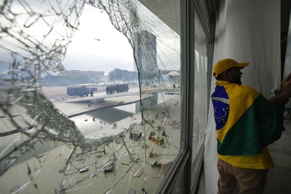 Fotografia mostra os estragos no Palácio do Planalto, em Brasília.