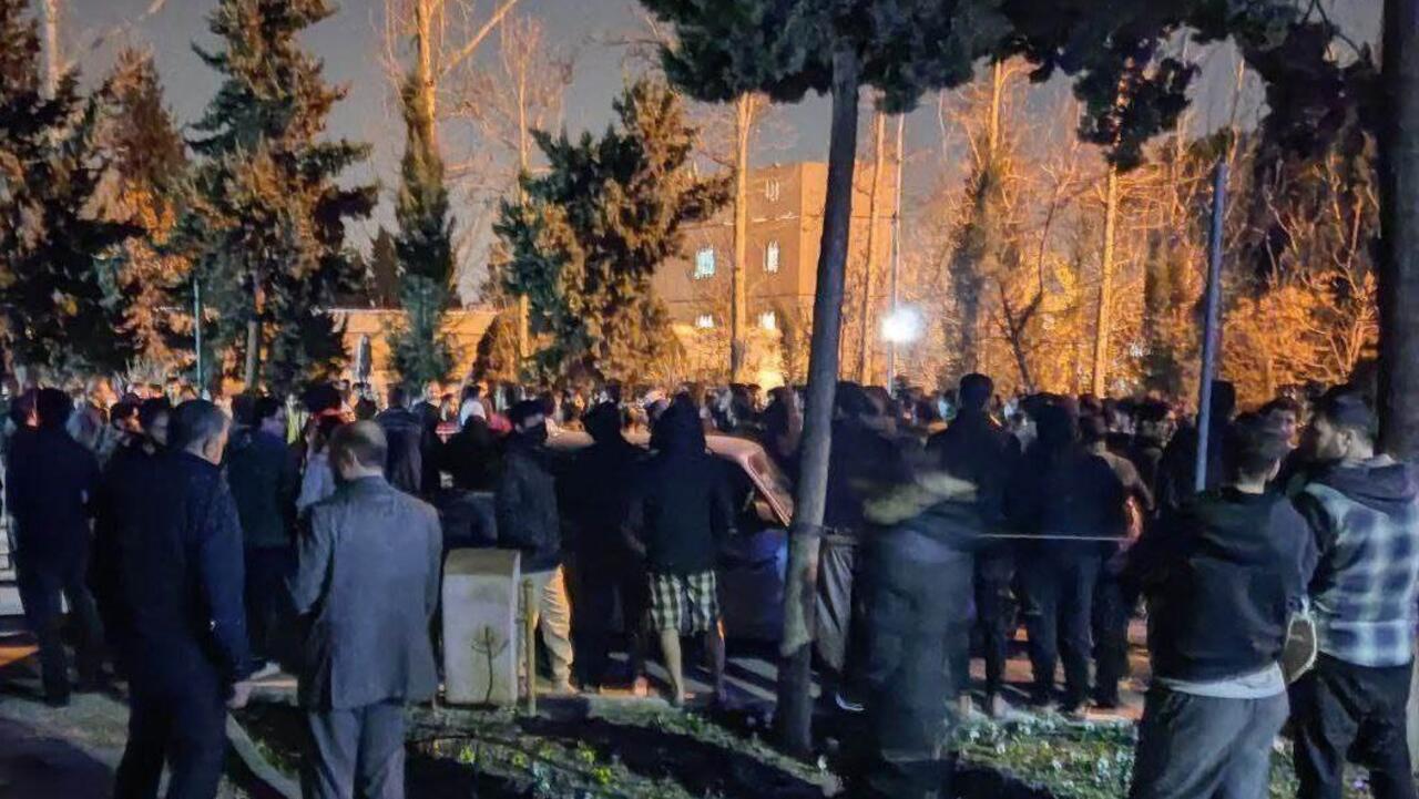 اعتراضات گسترده دانشجویان دانشگاه تهران به تعطیلی دانشگاه؛ «ماه رمضان بهانه  است»