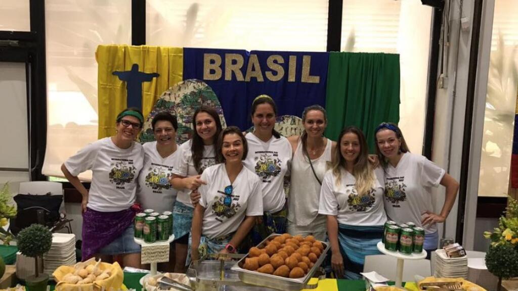 Grupo de voluntárias brasileiras da ONG Families in Global Transition, no México.