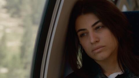 Fifi (Manar Shehab) cache un très lourd secret.