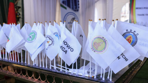 Les logos des partis ayant un(e) candidat(e) à l'élection présidentielle camerounaise 2025.