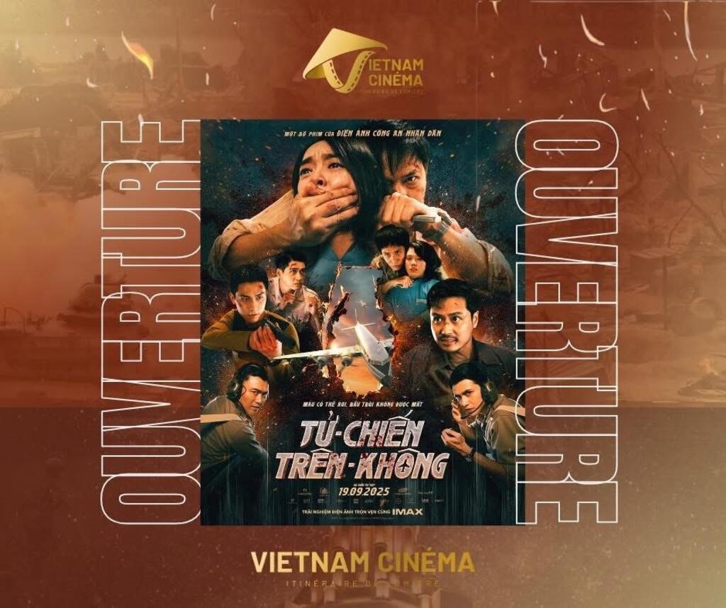 Áp phích phim "Tử chiến trên không" được chiếu trong lễ khai mạc Tuần Điện ảnh Việt Nam tại Paris - "Hành trình Ánh sáng", ngày 05/12/2025, tại rạp le Grand Rexe.