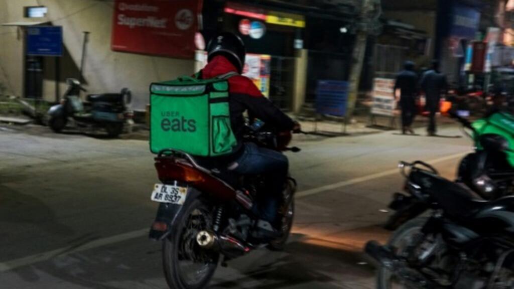 Livrator UberEats. Imagine ilustrativă.