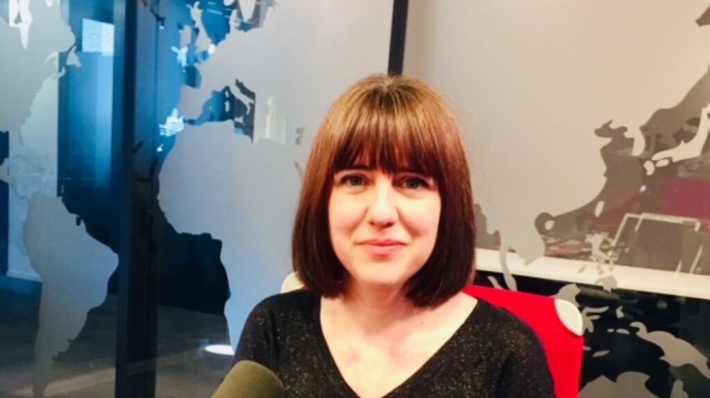 La romancière québécoise Hélène Frédérick en studio à RFI (juillet 2019).