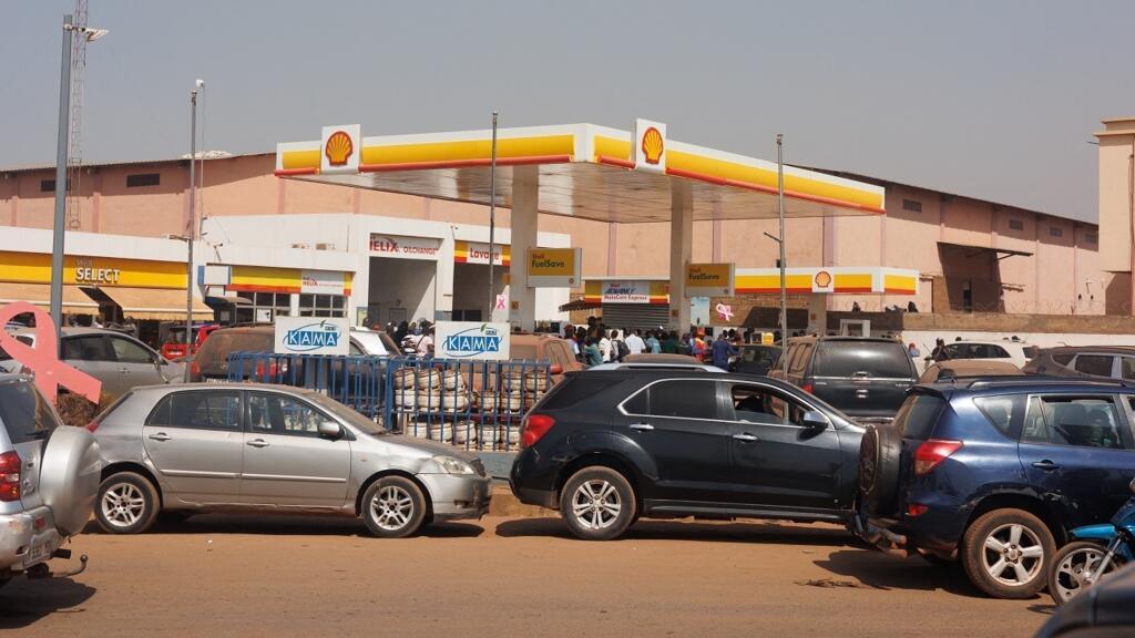 Mali: l'essence est de retour, mais les Bamakois n'affichent qu'une joie prudente