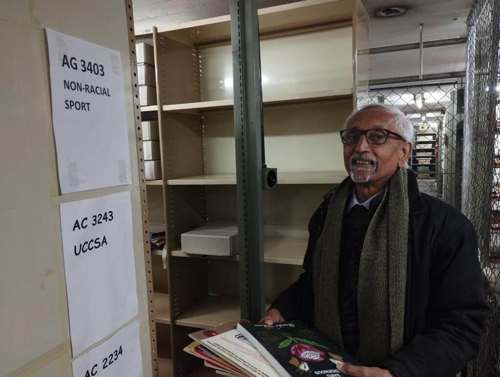 Ajit Gandabhai, l'un des meneur du projet de constitution d'archives autour du sport multiracial sous l'apartheid, en partenariat avec l'université de Wits, en juin 2025.