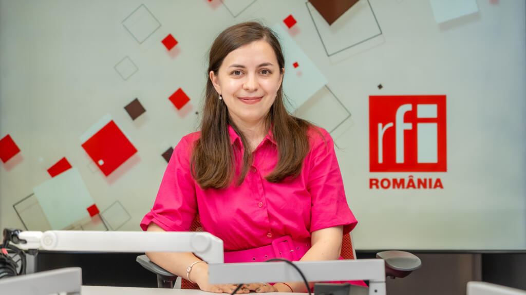 Asociația Niciodată Singur – Prietenii Vârstnicilor a fost fondată în 2015 pentru a veni în sprijinul seniorilor din România din ce în ce mai afectați de singurătate și izolare socială.