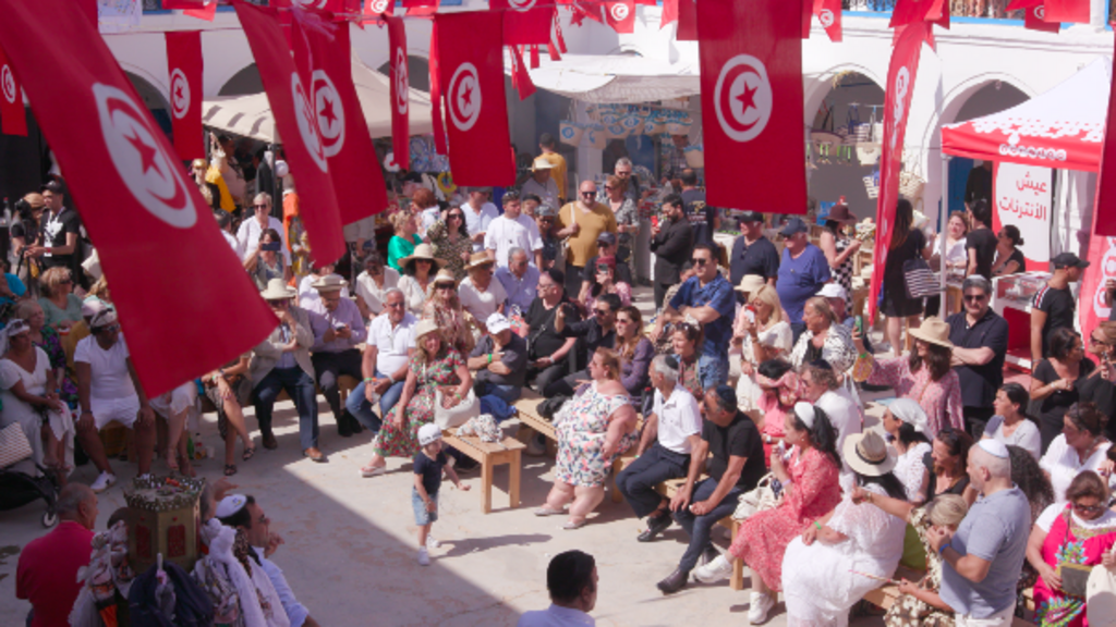 La synagogue de la Ghriba en Tunisie rassemble les pèlerins juifs du monde entier après deux ans d'interruption.