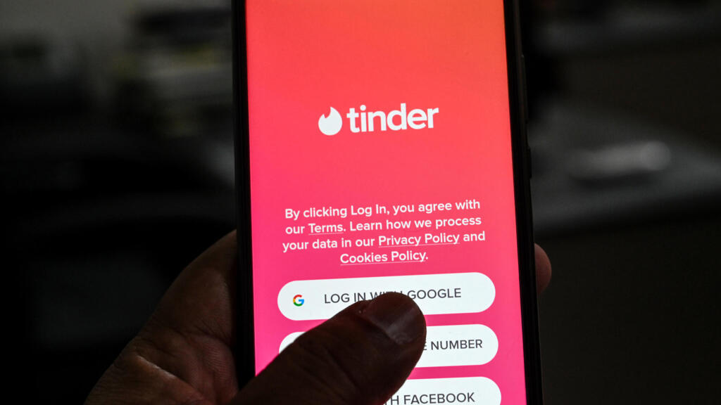 Quel est l’impact de l’utilisation des applications de rencontre sur nos relations intimes et sur le célibat ?
