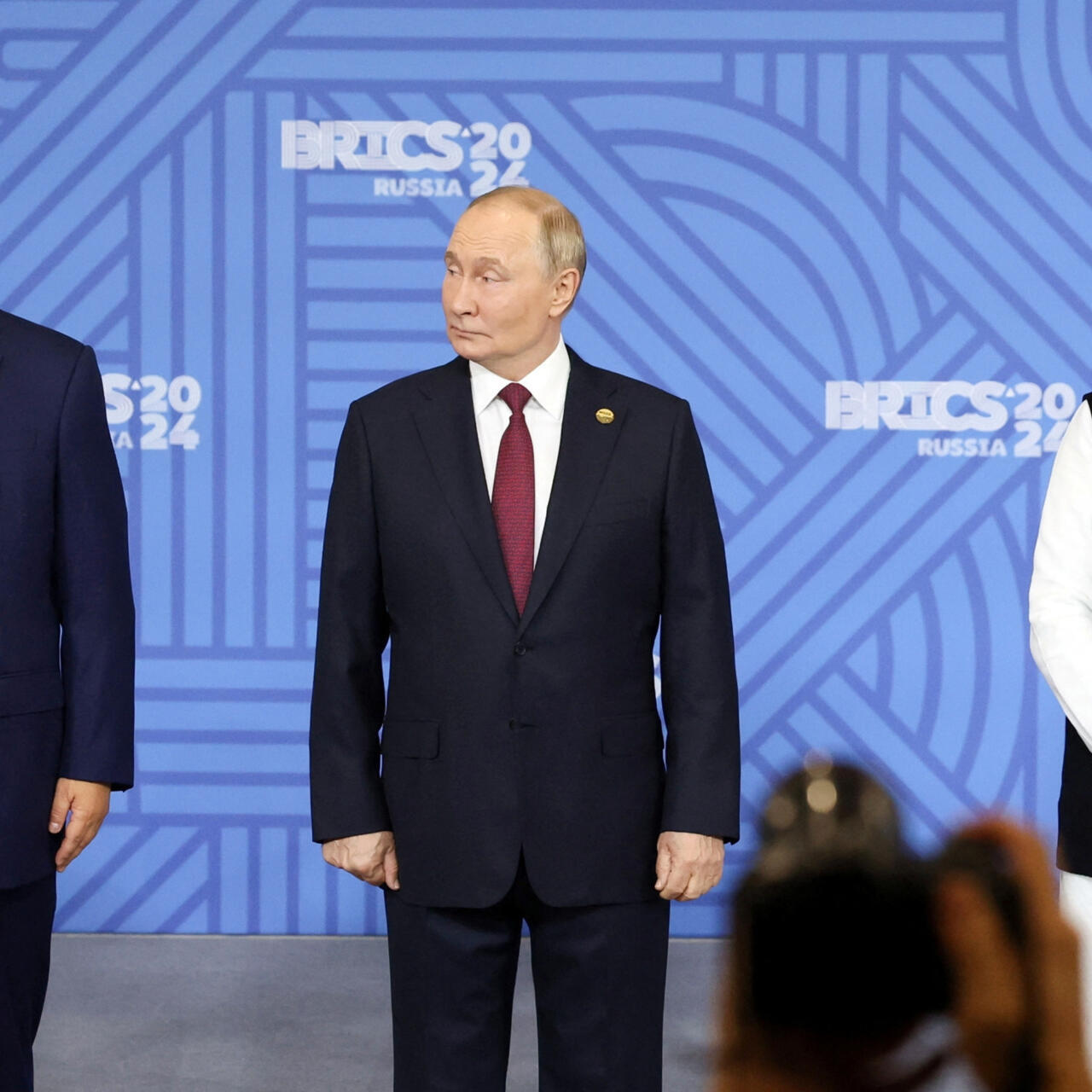 2尺1寸　普化宗谷派虚鐸2 努比亚Flip 2上市国民小折叠真AI随声动售价3399元起