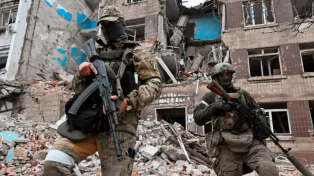 Des soldats russes à Marioupol, Ukraine. (Image d'illustration)