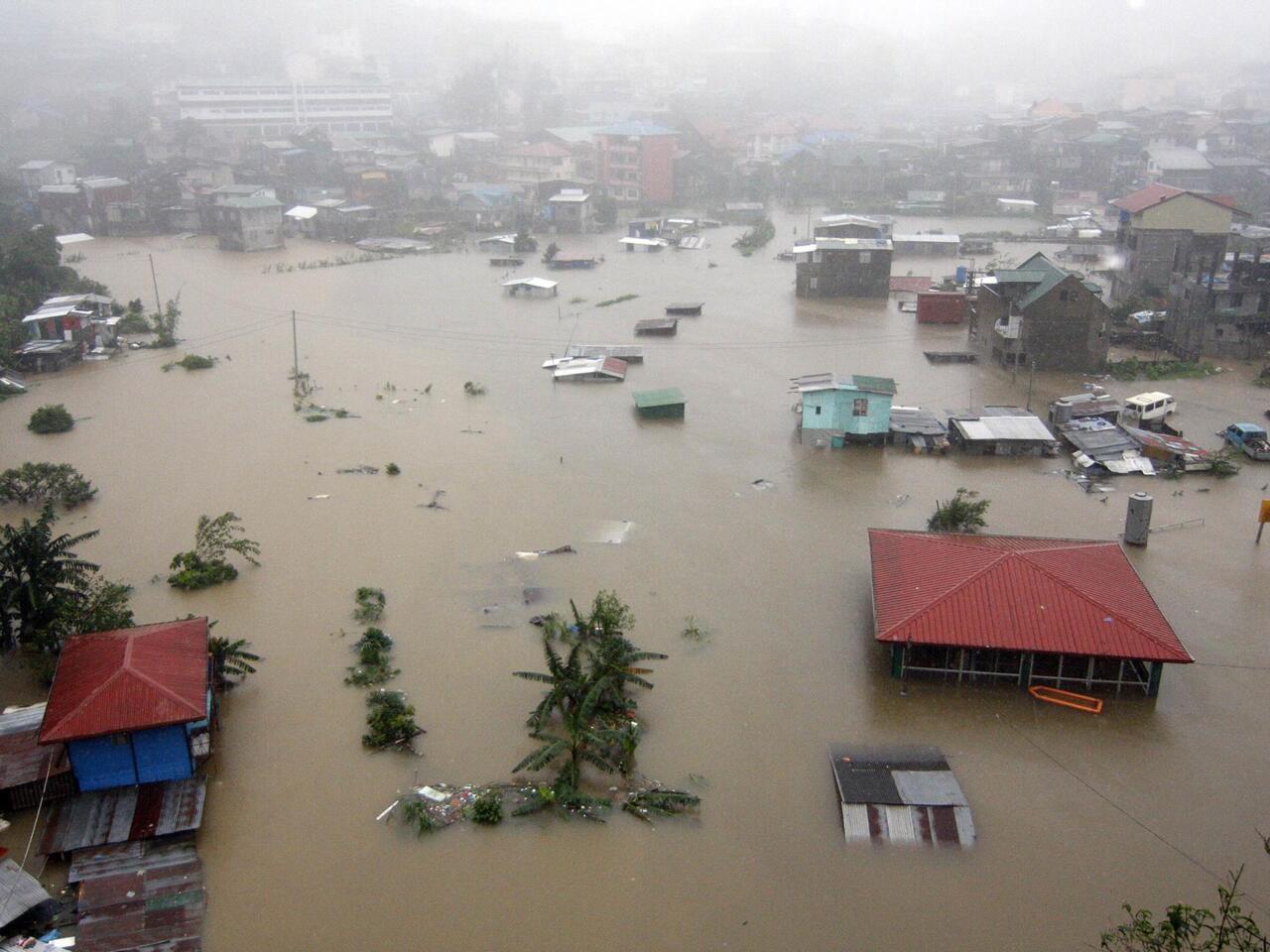 Terremoto provoca tumulto e alerta tsunami nas Filipinas e região