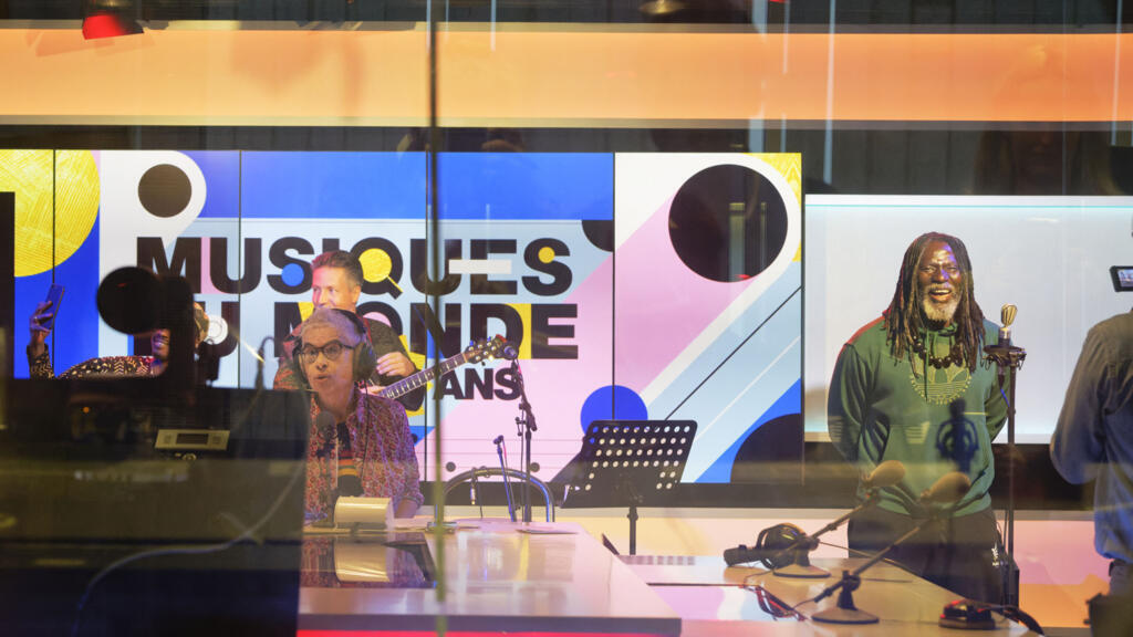 Tiken Jah Fakoly, Laurence Aloir, ambiance Grand studio à RFI.