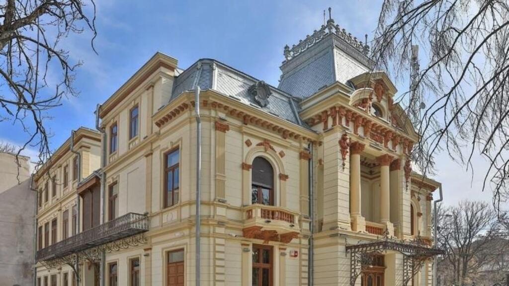 România riscă să piardă 100 de clădiri istorice