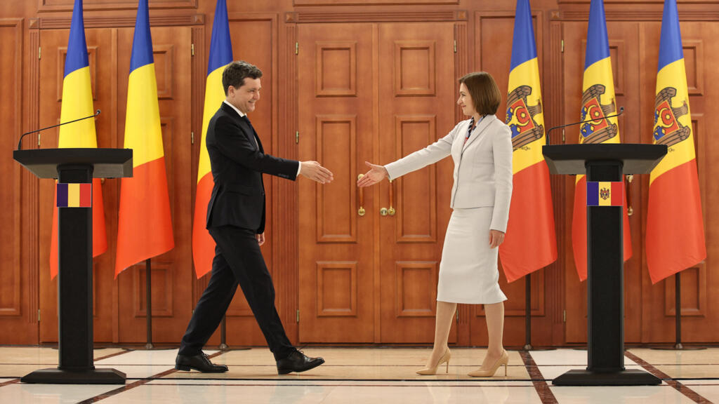 Președintele României, Nicușor Dan, în timpul întâlnirii cu președinta Moldovei, Maia Sandu, la Chișinău, iulie 2025.
