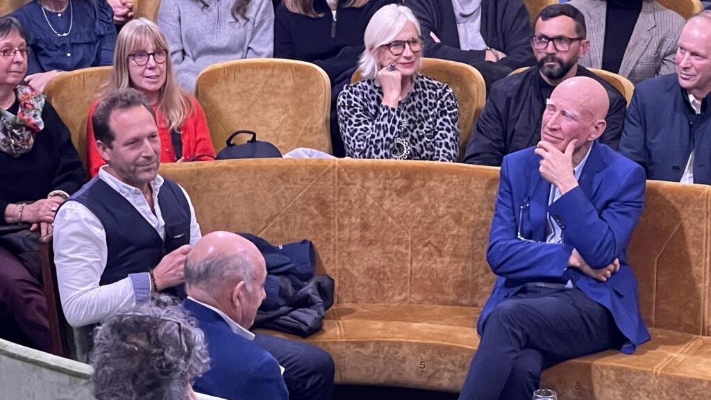 O fotógrafo Sebastião Salgado durante um evento sobre fotojornalismo na Academia de Belas Artes, em paris, em 23 de novembro de 2022.