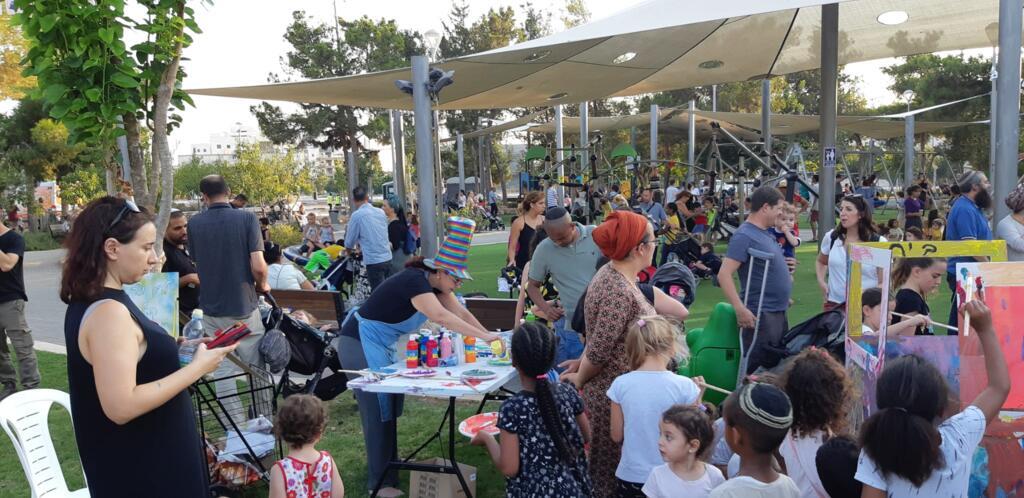 Encontro em um parque na cidade de Harish (