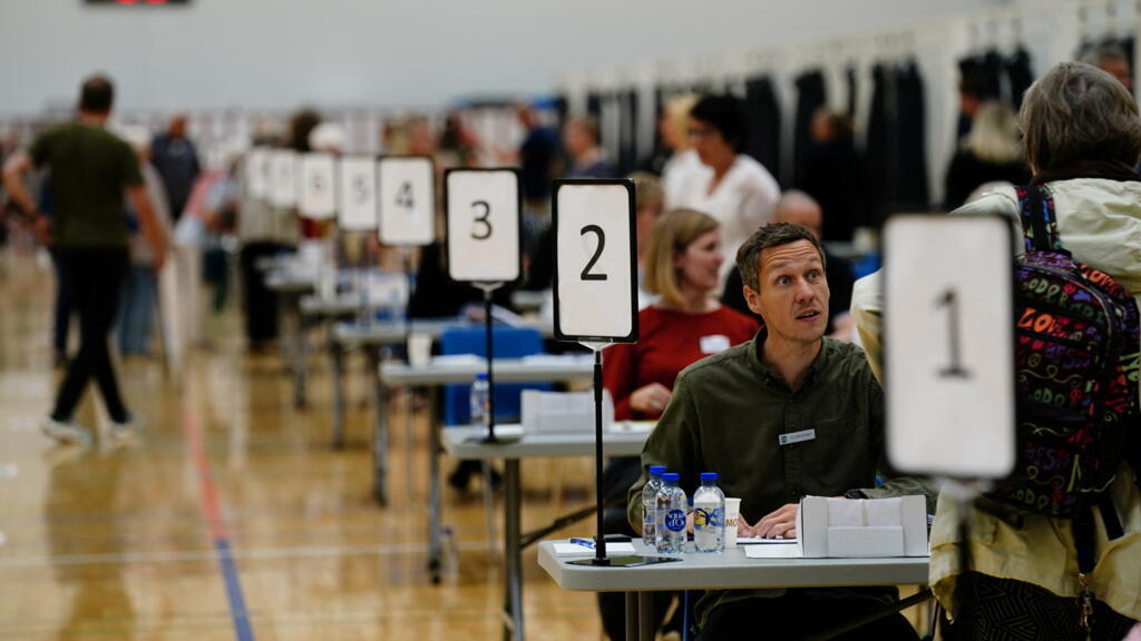 4,3 milhões de eleitores da Dinamarca vão às urnas para dizer sim ou não ao Acordo de Cooperação de Defesa da União Europeia. Em Viborg, em 1° de junho de 2022.