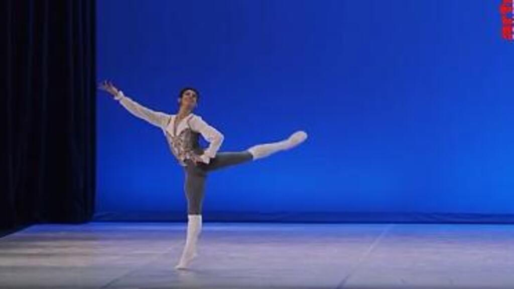 O bailarino brasileiro Miguel Oliveira, de 16 anos, ganhou uma bolsa de estudos da Fundação Nureyev para frequentar uma escola de dança em Hamburgo, na Alemanha.