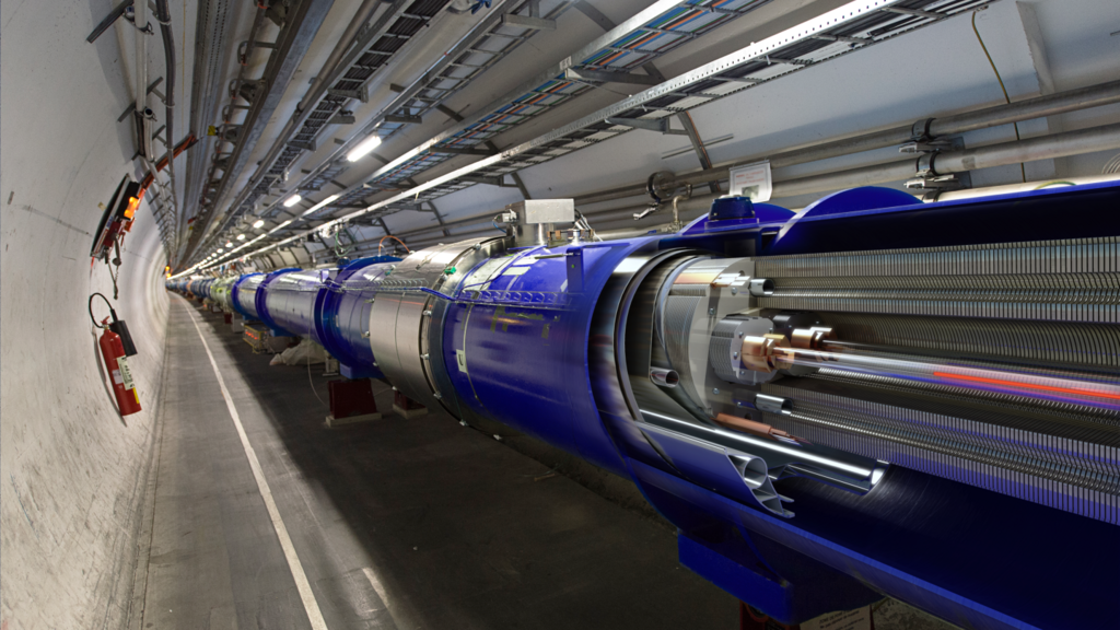 O acelerador de partículas LHC, ou Grande Colisor de Hádrons, volta a funcionar no dia 5 de julho após três anos de interrupçãp