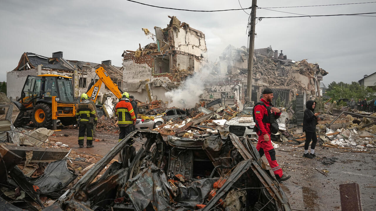 Ukraine: une nouvelle attaque d'ampleur de drones et missiles russes fait plusieurs morts à Kiev
