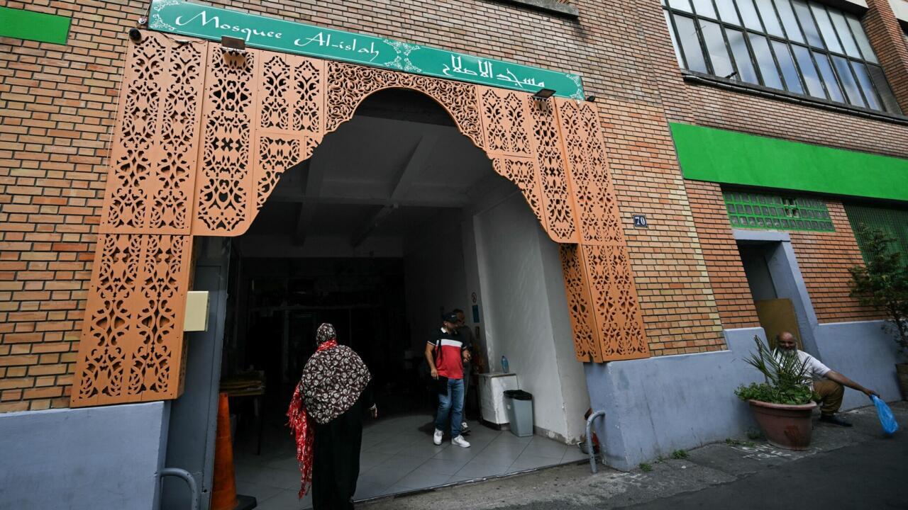 France: les têtes de porc déposées devant des mosquées par des étrangers qui ont «aussitôt quitté le territoire»