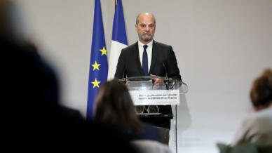 El ministro de Educación francés, Jean-Michel Blanquer, explica el 25 de noviembre de 2021 en París las nuevas medidas para combatir el coronavirus