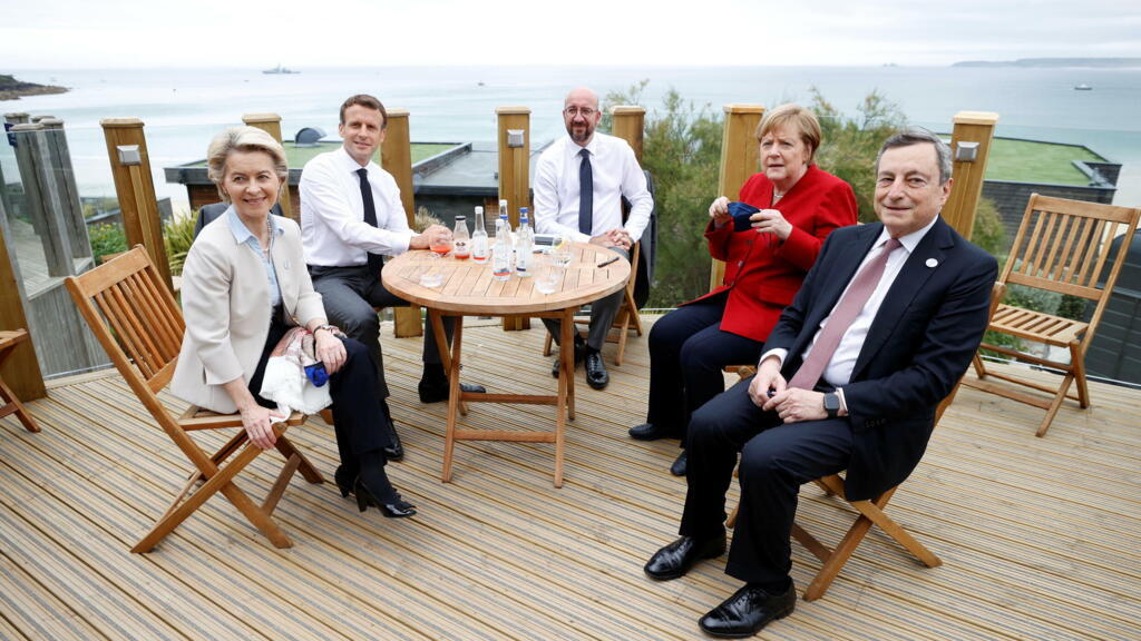 Mulheres ainda são minoria nas negociações internacionais. A presidente da Comissão Europeia, Ursula von der Leyen, e a chanceler alemã Angela Merkel (fotografadas na reunião do G7) estão entre as exceções.