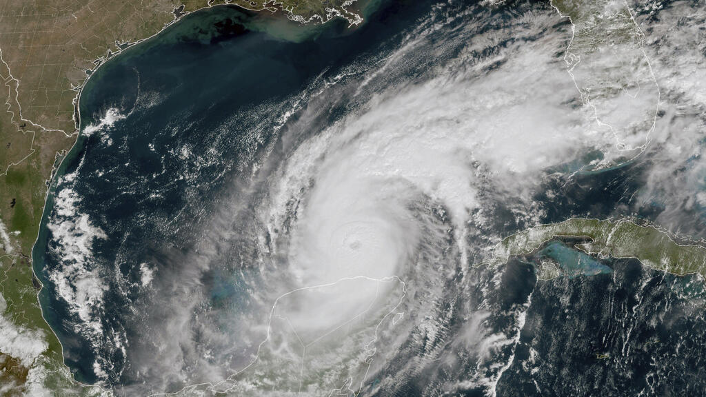 Imagem de satélite mostra furacão Milton no Golfo do México, em 8/10/24.