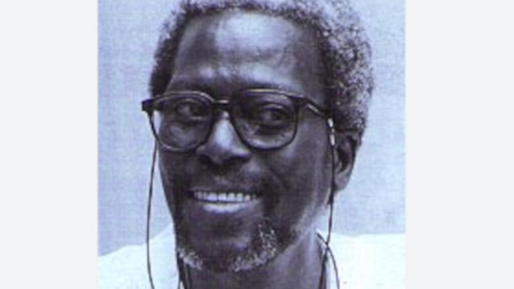 Le grand réalisateur sénégalais Djibril Diop Mambety décédé à Paris en 1998, à l'âge de 53 ans.