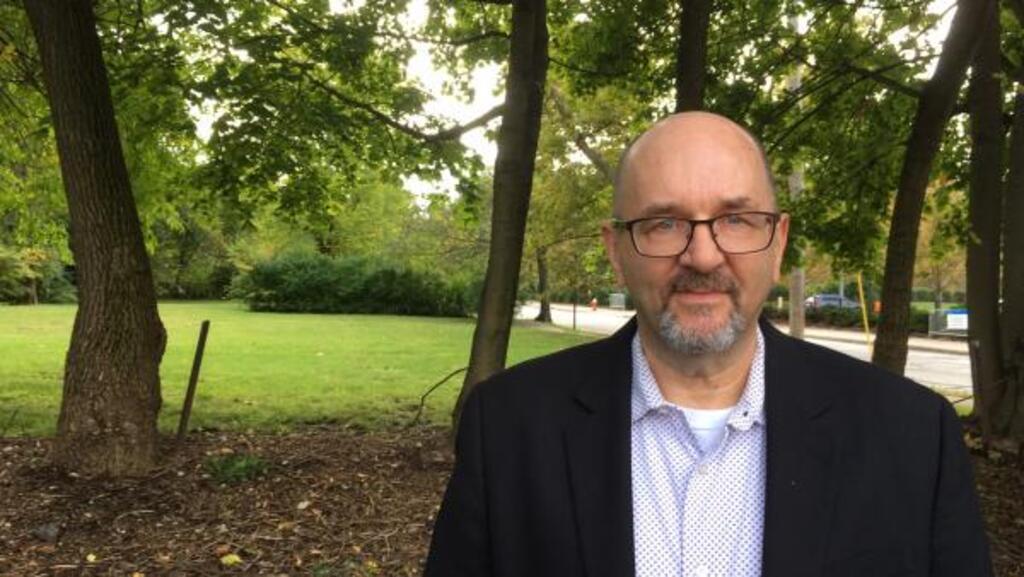 Ancien pasteur et républicain, Butch Roger tente de convaincre sa communauté de voter contre Donald Trump.