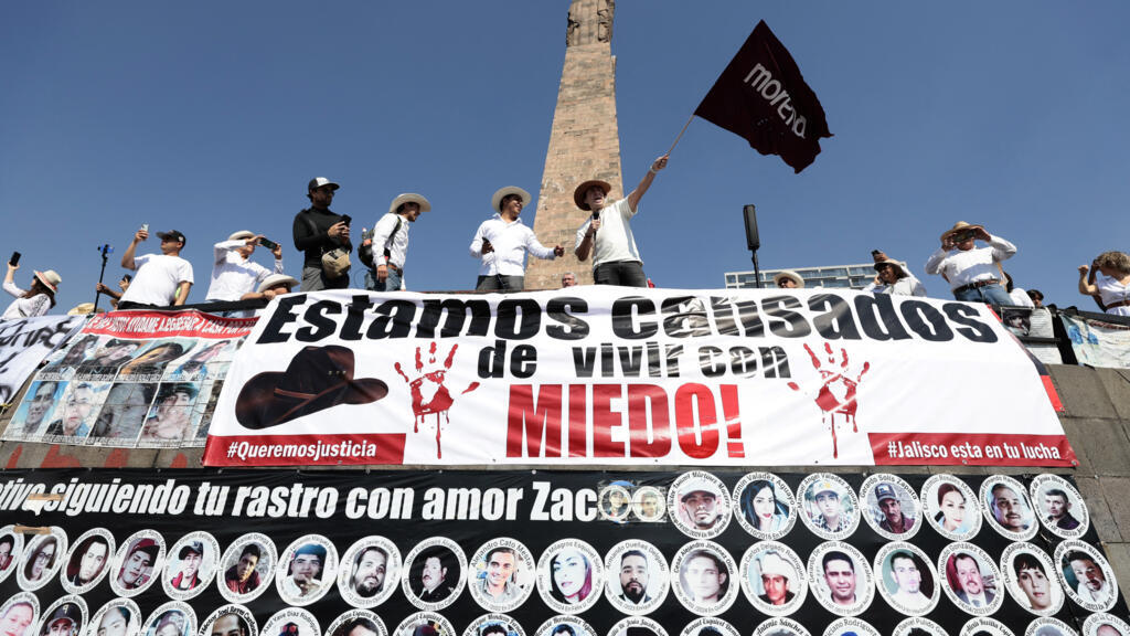 Mexique: plusieurs milliers de personnes manifestent contre la corruption et la violence