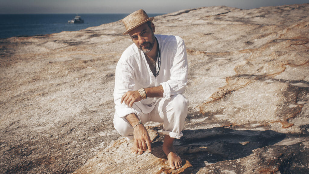 «Onda» est le 4e album studio de João Selva.