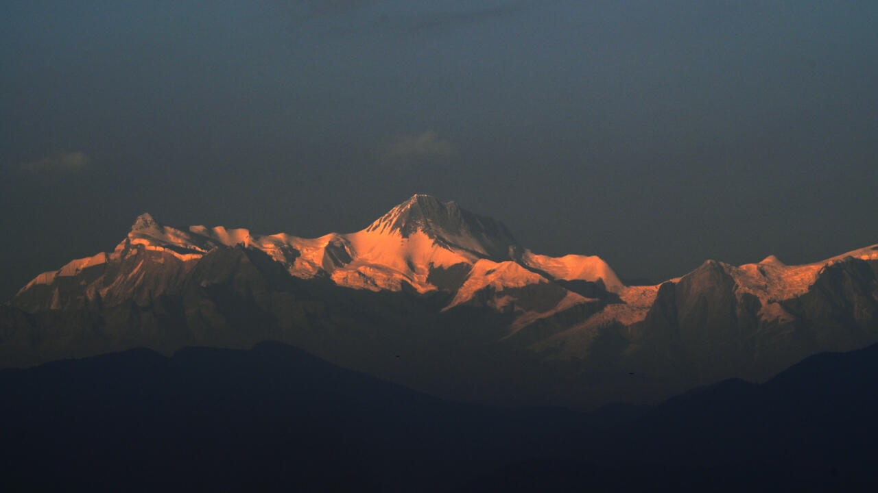 rfi.fr - Nepal arrests six in tourist rescue fraud