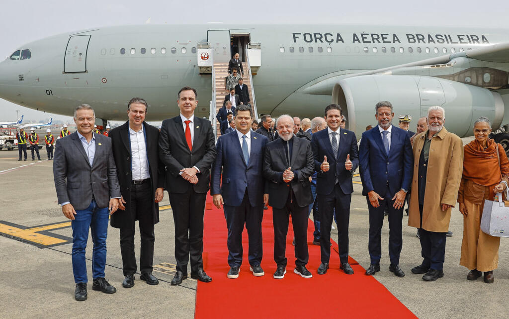 Presidente da República, Luiz Inácio Lula da Silva, durante chegada a Tóquio.