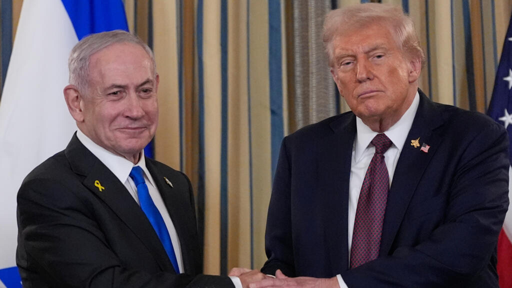 Le président américain Donald Trump aux côtés du Premier ministre israélien Benyamin Netanyahu, le 29 septembre 2025 à la Maison Blanche.