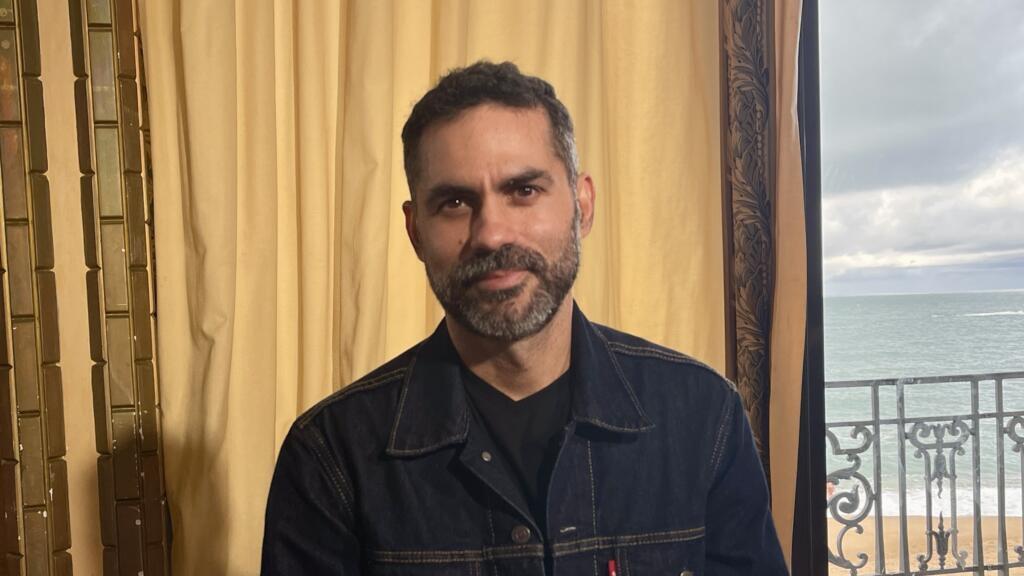 O cineasta Gabriel Mascaro, no Festival de Cinema Latino-Americano de Biarritz. Em Biarritz, em 21 de setembro de 2025.