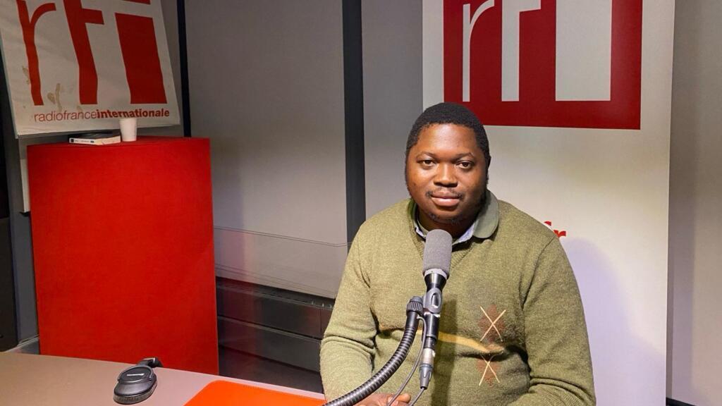 Journaliste centrafricain devenu rouage de la propagande du groupe Wagner à Bangui, Ephrem Yalike a quitté la Centrafrique clandestinement il y a quelques mois. Il lève aujourd’hui le voile sur le fonctionnement de l’entreprise de désinformation russe.