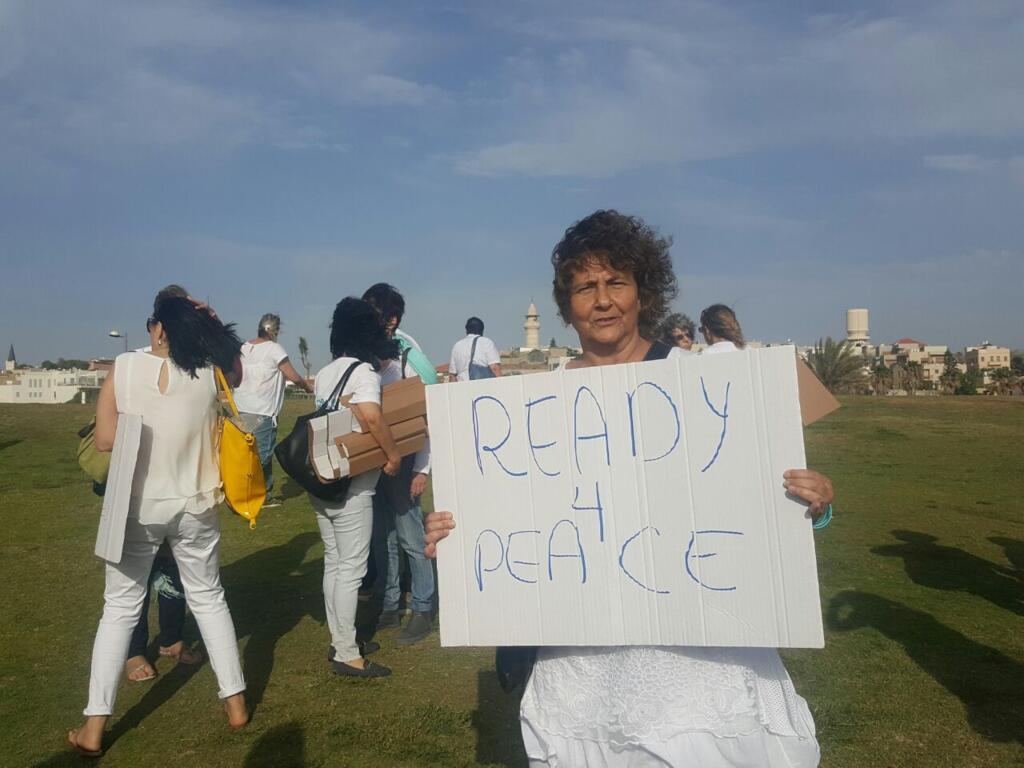 Tânia Harkavi em uma das marchas do Mulheres Agem pela Paz