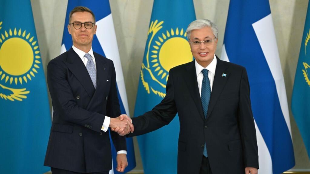 Președintele Finlandei, Alexander Stubb și omologul său kazah, Kassym-Jomart Tokayev, la Astana, Kazhstan, 28 octombrie 2025