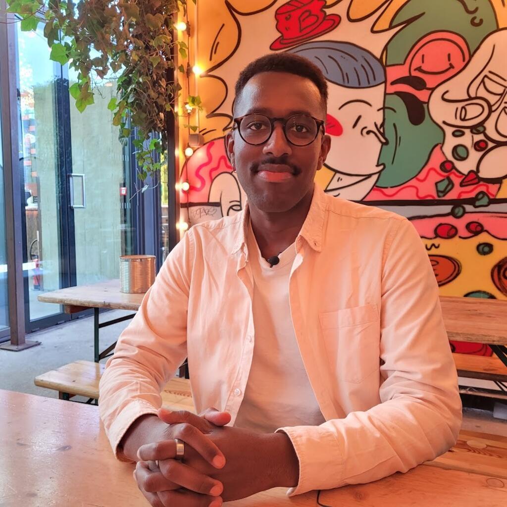 O estudante de Medicina francês Miguel Shema, que denuncia em seu livro "La Santé est Politique" (A Saúde é Política) o racismo nos hospitais.