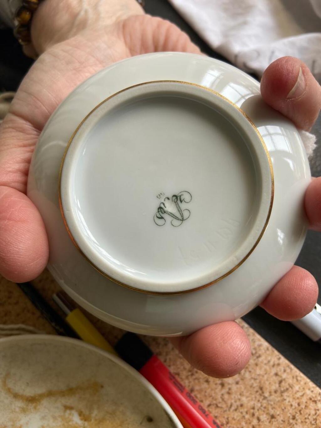 Différentes marques sur la porcelaine