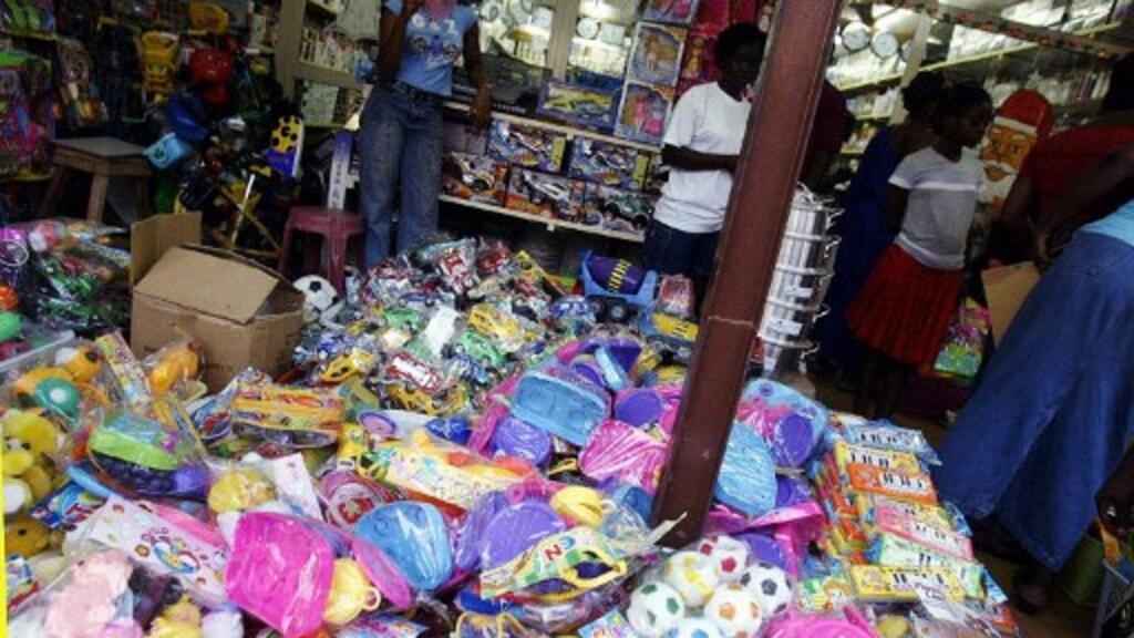 Gabon: à Libreville, c’est la chasse aux cadeaux de Noël Gabon: à Libreville, c’est la chasse aux cadeaux de Noël