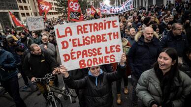 Alors que le projet de loi sur la réforme des retraites arrive à l'Assemblée nationale ce lundi 6 février, les syndicats entendent maintenir la pression avec deux nouvelles journées de mobilisation les 7 et 11 février.