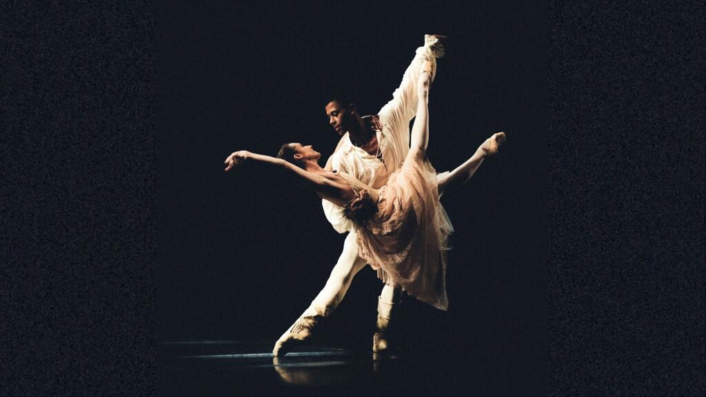 Guillaume Diop et Dorothée Gilbert de l’Opéra national de Paris pendant la deuxième édition de «L'Opéra en Guyane» en octobre 2023.