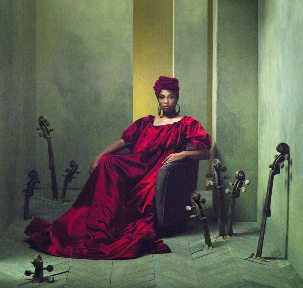 Imany pose fièrement sur la pochette de son nouvel album